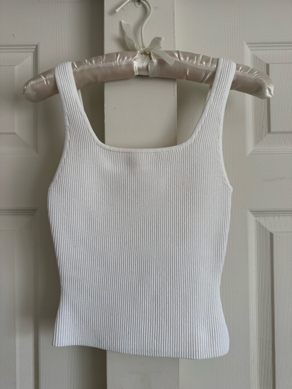 Aritzia Babaton White Sculpt Knit Tank